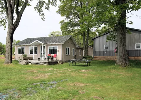 1158 S Woodland Dr, White Cloud, MI 49349