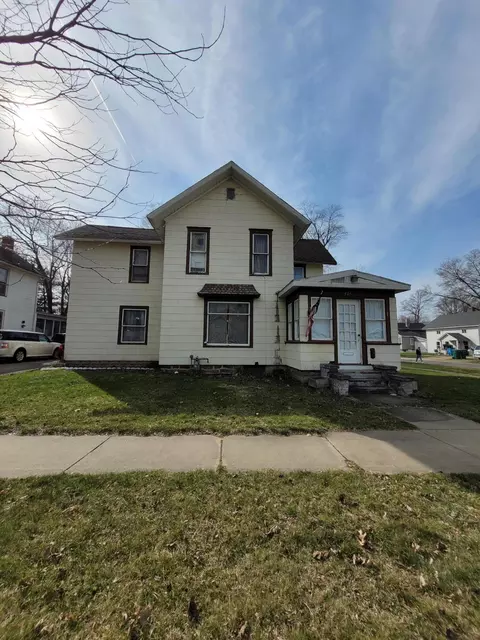 322 West St, Three Rivers, MI 49093