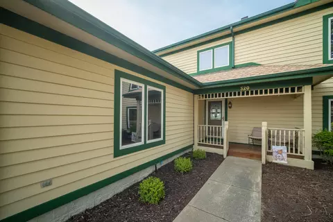 320 Lakeshore Dr, Manistee, MI 49660