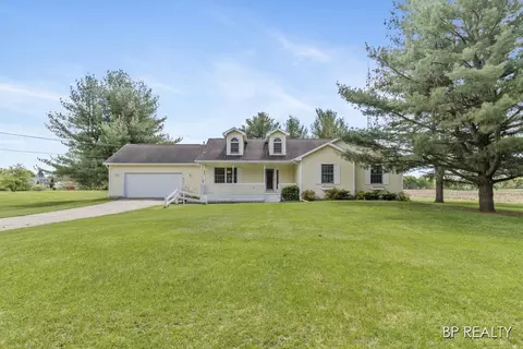 2384 Island Hwy, Charlotte, MI 48813