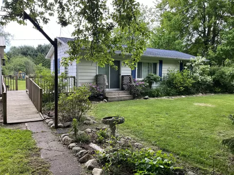 11220 Leeke Rd, Grass Lake, MI 49240