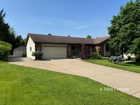 2668 Thrush Dr, Jenison, MI 49428