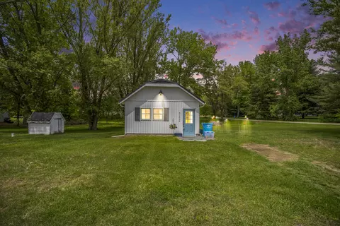 31339 Francis Dr, Colon, MI 49040
