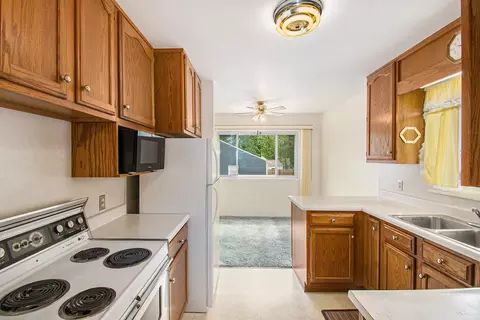 321 Bradley Dr, Jackson, MI 49201 photo 2
