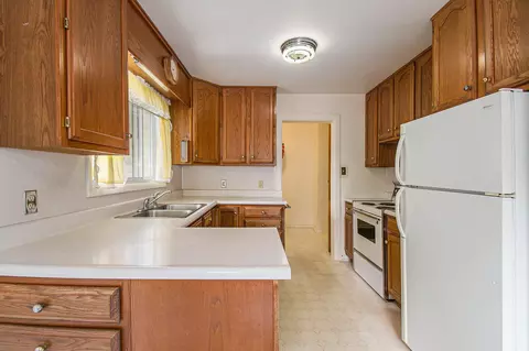 321 Bradley Dr, Jackson, MI 49201 photo 3