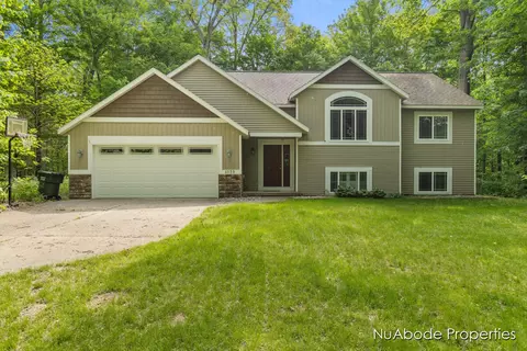 4039 Otuna Dr, Dorr, MI 49323