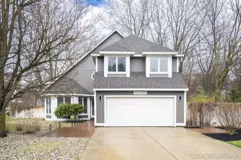 16101 Delta View Dr, Grand Haven, MI 49417