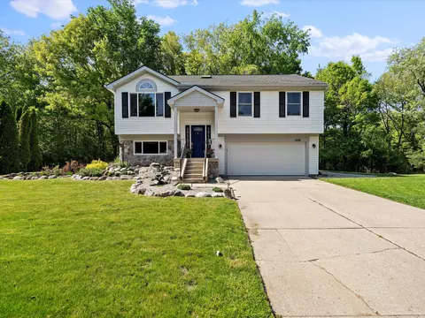 1226 Mill Creek Dr, Waterford, MI 48327