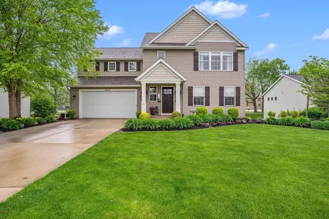 8295 Fairwood Dr, Jenison, MI 49428