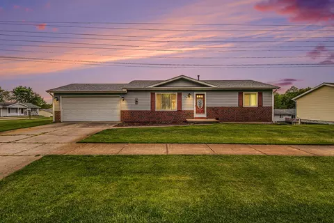 326 Mabel St NW, Comstock Park, MI 49321