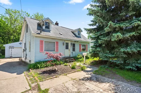 2648 Longstreet Ave SW, Wyoming, MI 49509
