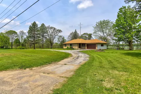 9305 Red Arrow Hwy, Watervliet, MI 49098