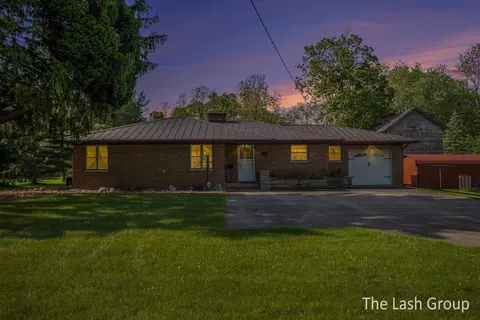411 W Capital Ave, Bellevue, MI 49021