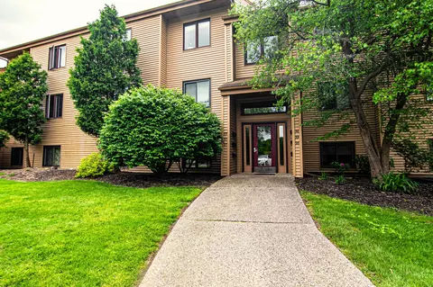 300 Farington Boulevard 35, Holland, MI 49423