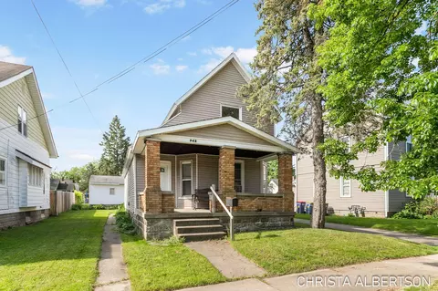 942 Park St SW, Grand Rapids, MI 49504
