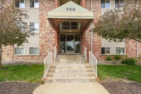 748 W Kilgore Rd #203, Kalamazoo, MI 49008