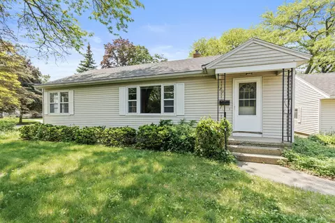 1231 Ellsmere St NE, Grand Rapids, MI 49505