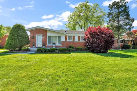 9012 Robindale Ave, Redford, MI 48239