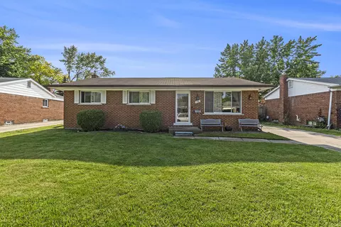1781 Coventry Dr, Troy, MI 48083