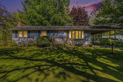 8986 N 80th Ave, Pentwater, MI 49449