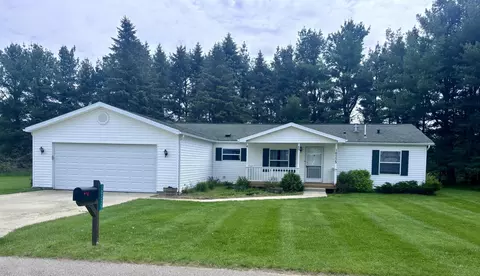 10335 Schooner Ln, Canadian Lakes, MI 49346