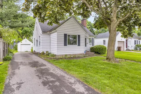 1017 S Bowen St, Jackson, MI 49203