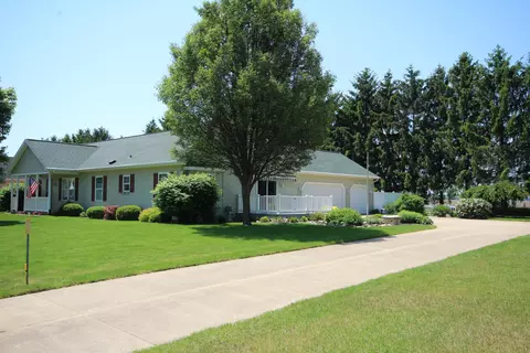 1142 Meadowsweet Ln, Vicksburg, MI 49097