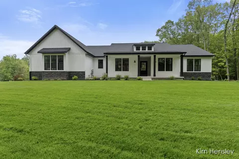 2867 Kissing Ridge Ct SE, Lowell, MI 49331
