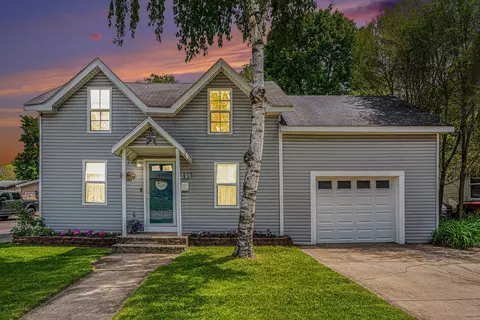 109 S Red Bud Trl, Buchanan, MI 49107