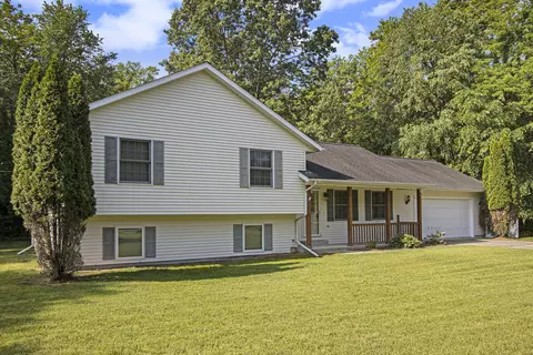 17721 S Fisher Lake Rd, Three Rivers, MI 49093