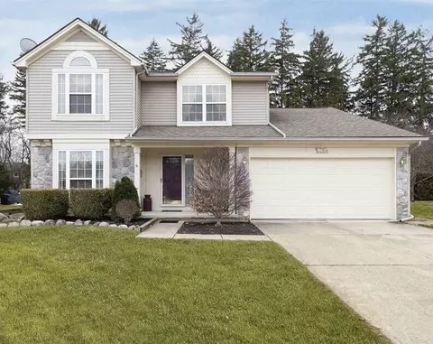 967 S Parkwood Dr, South Lyon, MI 48178