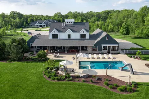 30033 Stratford Ct, Niles, MI 49120