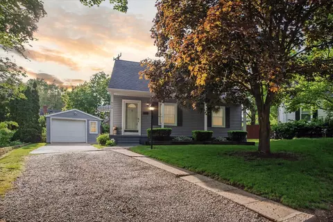 612 Wilton Ct, Ann Arbor, MI 48103