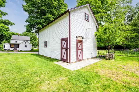 413 W Front St, Buchanan, MI 49107 photo 7