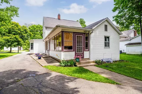 413 W Front St, Buchanan, MI 49107 photo 3