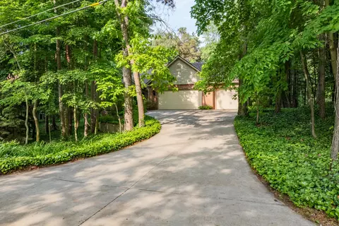 6602 Eagle Lake Dr, Kalamazoo, MI 49009