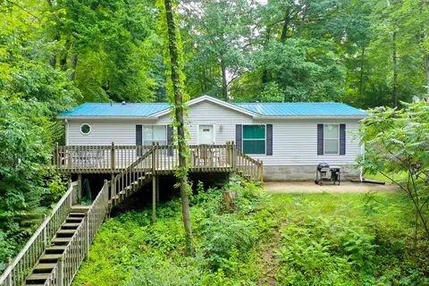 8712 Chain-o-lakes Dr, Delton, MI 49046