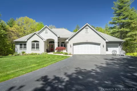 16590 Pine Island Dr, West Olive, MI 49460