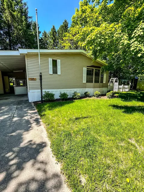 1153 W Glenlord Rd #123, St. Joseph, MI 49085