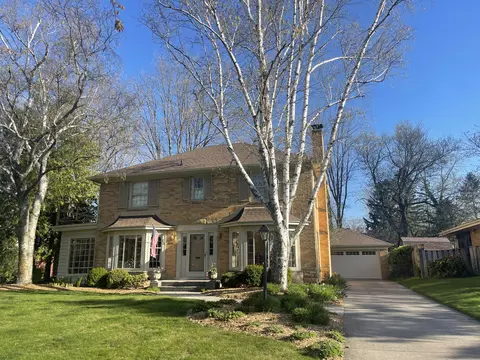 2931 Oakwood Dr SE, Grand Rapids, MI 49506