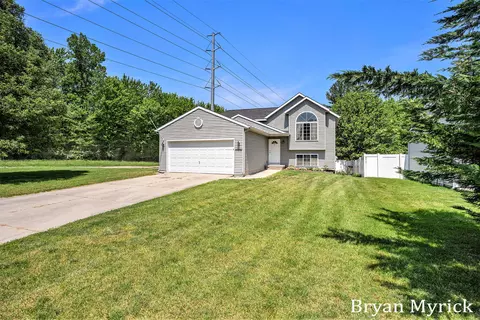 10987 Wood Run, Zeeland, MI 49464