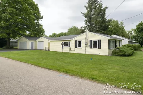 522 Mckinley St, Belding, MI 48809 photo 2