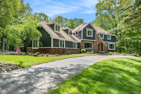 8510 Bailey Dr SE, Ada, MI 49301 photo 2