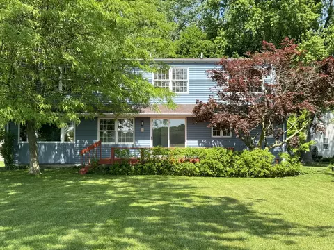 8181 W Long Lake Dr, Kalamazoo, MI 49048