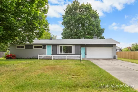 7318 22nd Ave, Jenison, MI 49428
