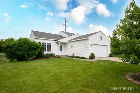 3631 Deeprose Dr SE, Caledonia, MI 49316