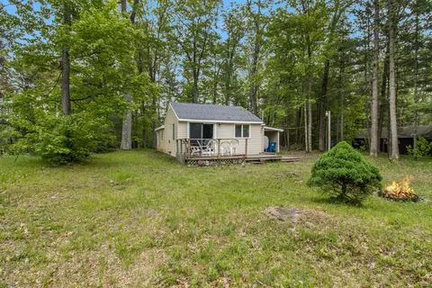 5786 Whalen Lake Dr, Baldwin, MI 49304