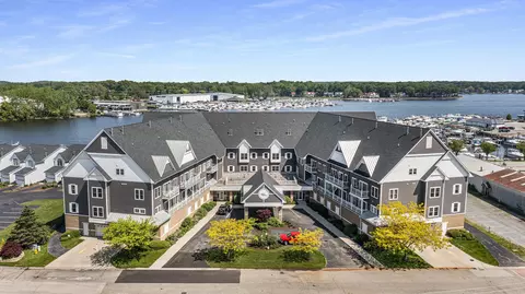 917 W Savidge St #9, Spring Lake, MI 49456
