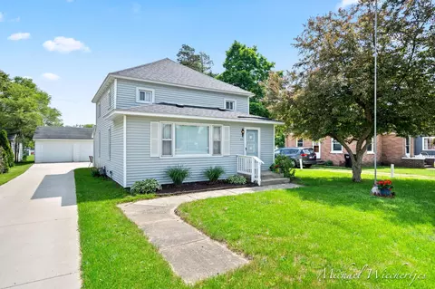 225 W Sycamore St, Wayland, MI 49348