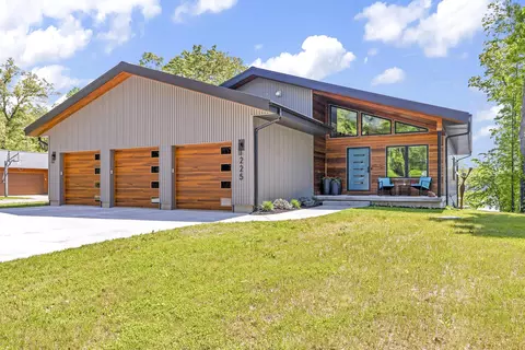 225 Westshore Dr, Jerome, MI 49249